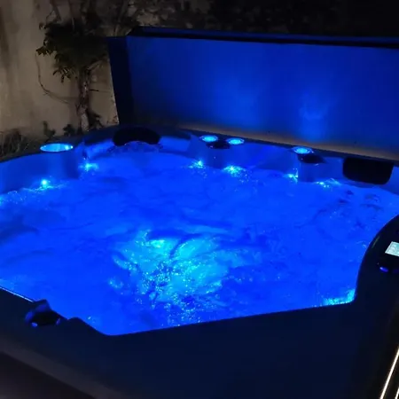 De 2 A 11 Personnes Au Domaine D'usson * Echebrune