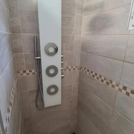 De 2 A 11 Personnes Au Domaine D'usson * Echebrune