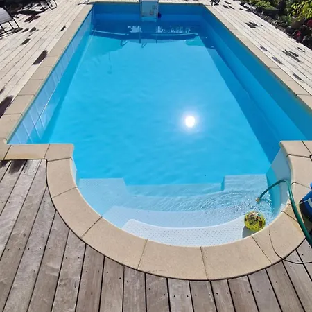 De 2 A 11 Personnes Au Domaine D'usson Semesterbostad Echebrune