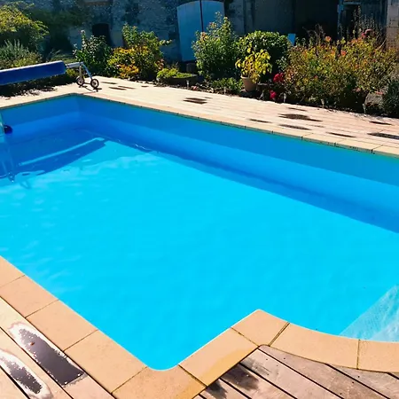 Vakantiehuis De 2 A 11 Personnes Au Domaine D'usson