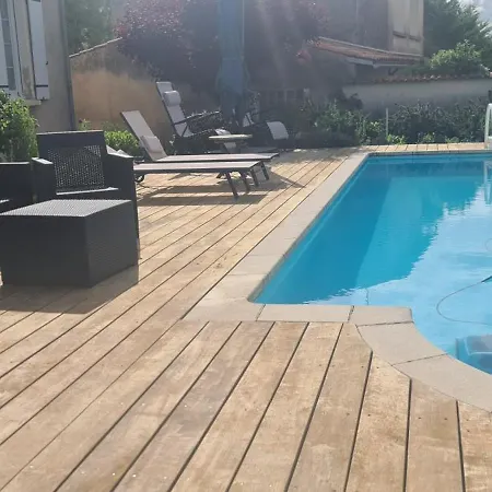 De 2 A 11 Personnes Au Domaine D'usson Semesterbostad Echebrune