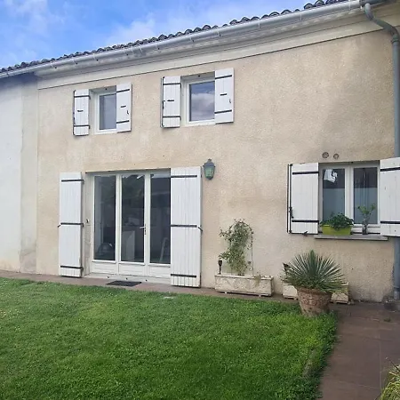 De 2 A 11 Personnes Au Domaine D'usson