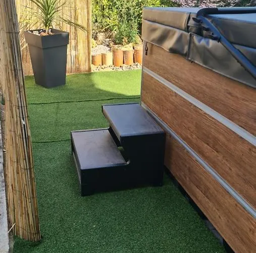 De 2 A 11 Personnes Au Domaine D'usson Echebrune