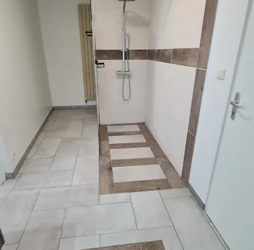 De 2 A 11 Personnes Au Domaine D'usson بيت للعطل Echebrune