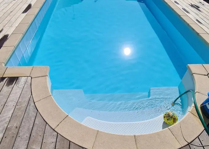 De 2 A 11 Personnes Au Domaine D'usson بيت للعطل Echebrune