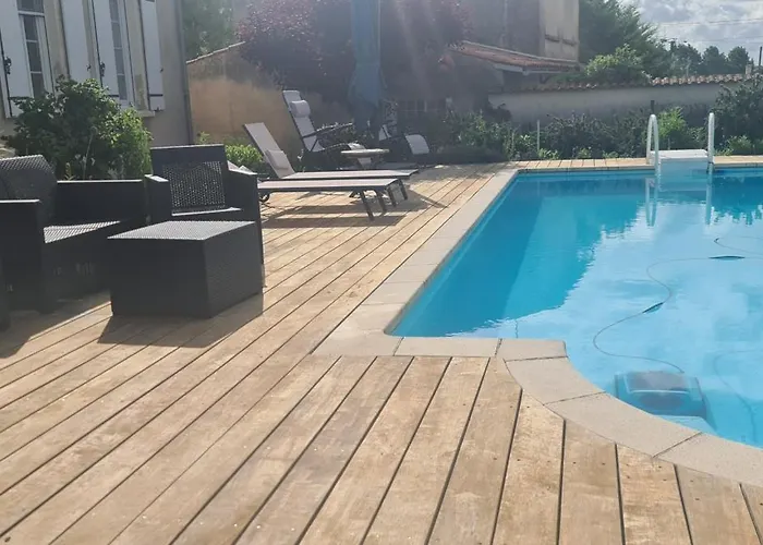 De 2 A 11 Personnes Au Domaine D'usson بيت للعطل Echebrune